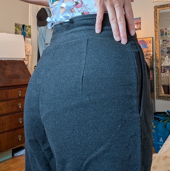 URBAN Outfitters Pleated Front High Wasted Charcoal Grey Trouser Pants Womens 4 - Picture 4 of 13